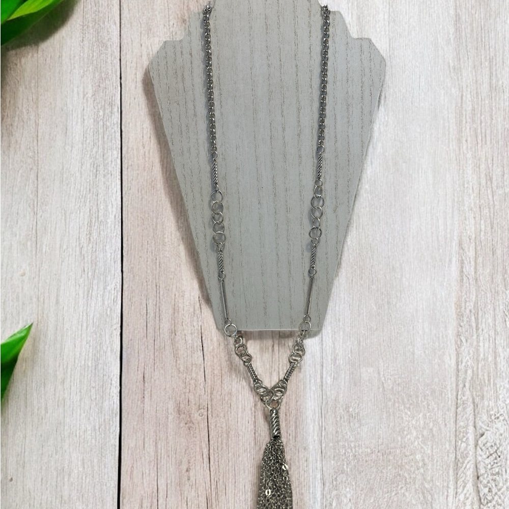 🌻Chico’s Silver Tone Tassel Necklace 36”+4”